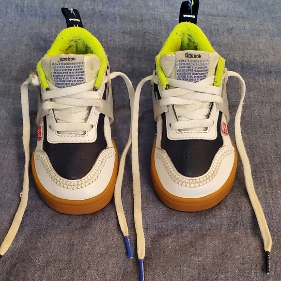 Exclusive Reebok Toddlers "Workout" sneaker - Picture 1 of 8
